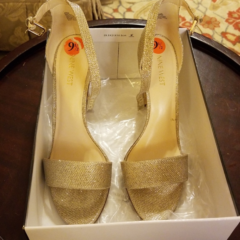 Nine West Gorgeous Gold NW7 AURELIA Ankle Stra